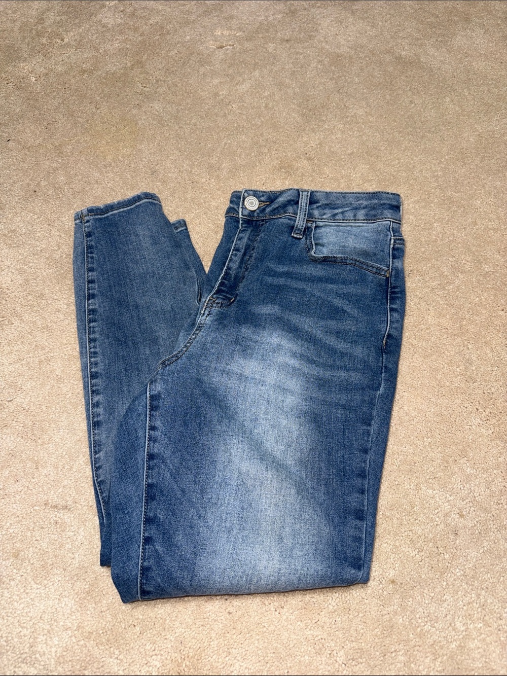 SO Skinny Jeans in Medium Blue Wash